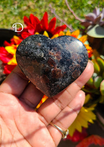 Garnet in Matrix Hearts (Lot 1)