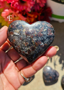 Garnet in Matrix Hearts (Lot 1)